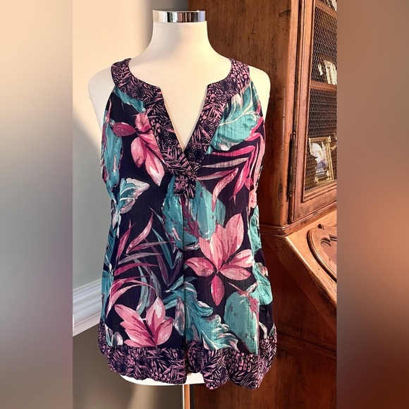 Christian Siriano Tropical Sleeveless Split V Neck Top - Picture 2 of 7